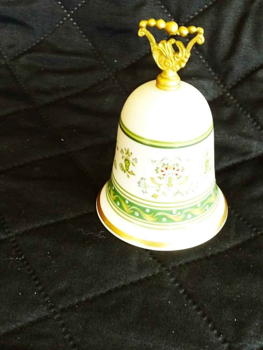 Vintage Bell Gorham USA Danbury Mint Bells Of The World's Fine Porcelain China